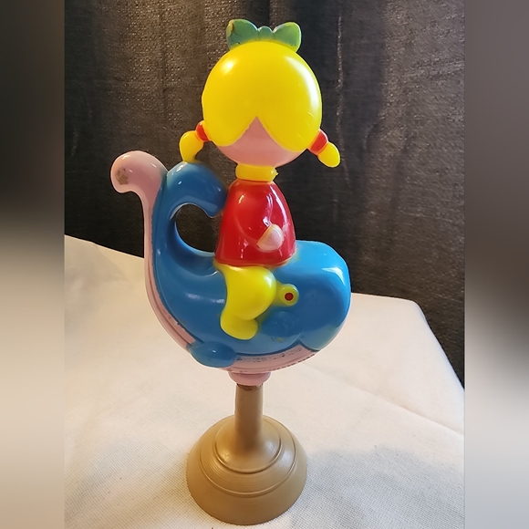 Vintage Stahlwood baby rattle Girl on a Whale with suction, made in Hong Kong - Picture 3 of 5